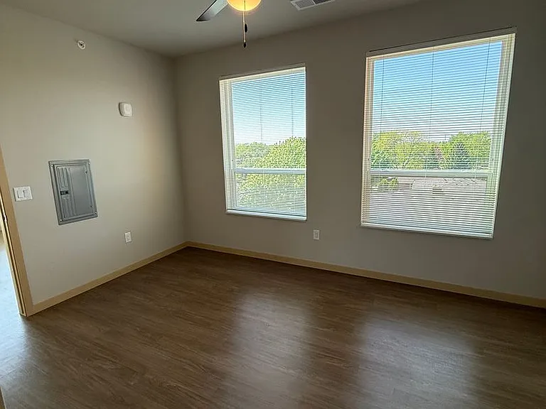 Mira Apartments — Photo 48