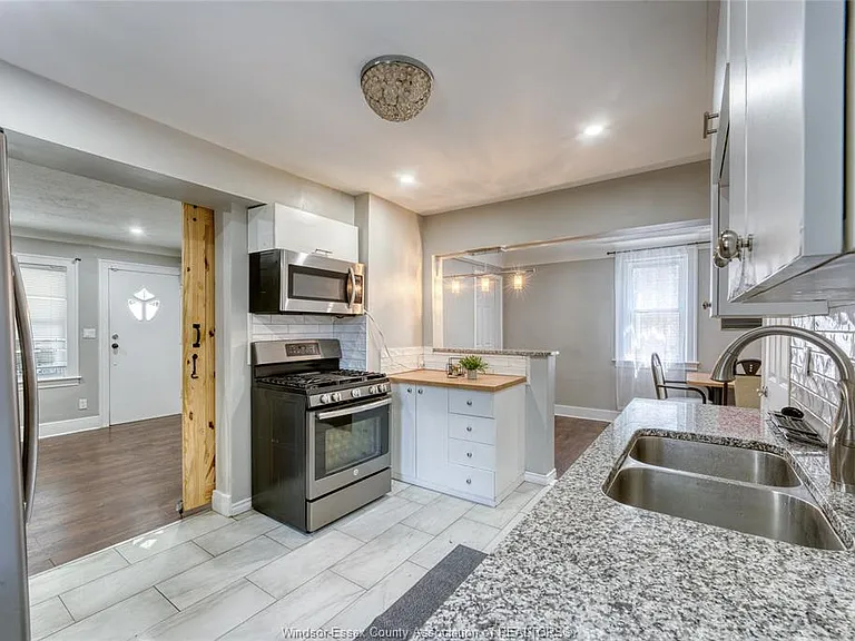 2309 Alexis Rd — Photo 9