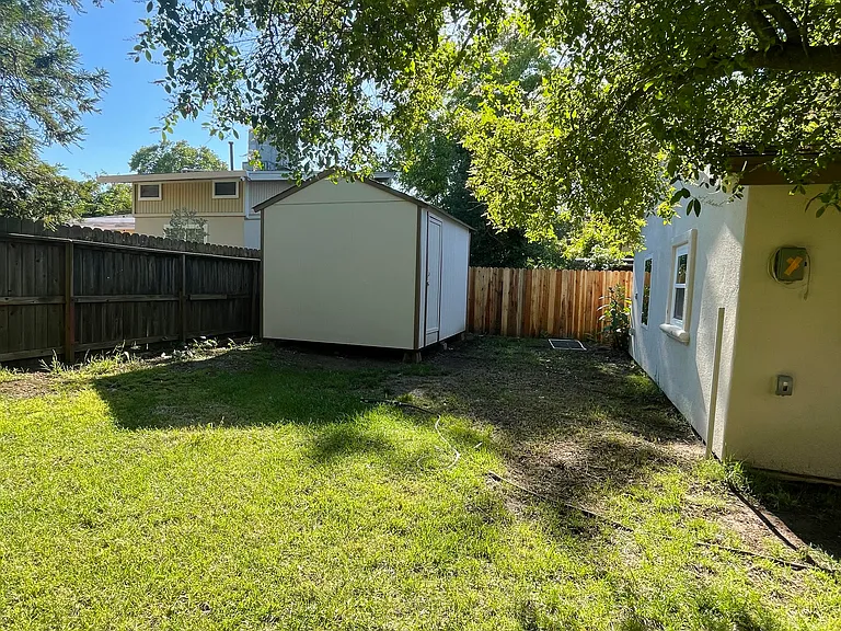 7606 Twin Oaks Ave — Photo 12