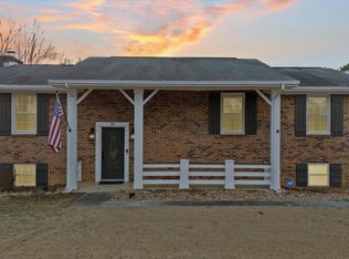 8225 Cricket Rd, Powell, TN 37849