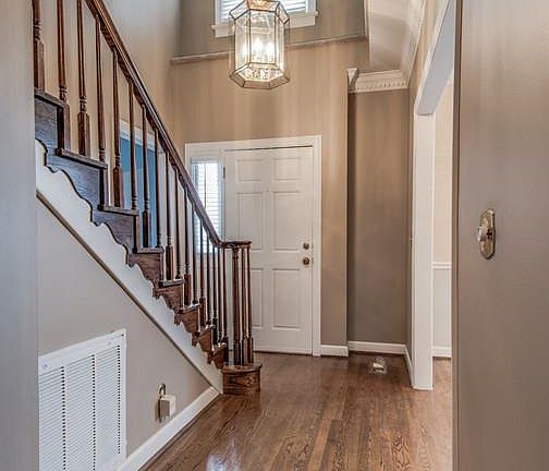 3rd image of 112 Tudor Ct
