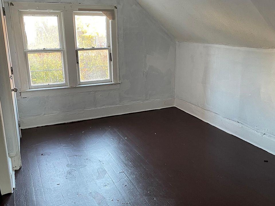 2nd image of 722 E Main St #3