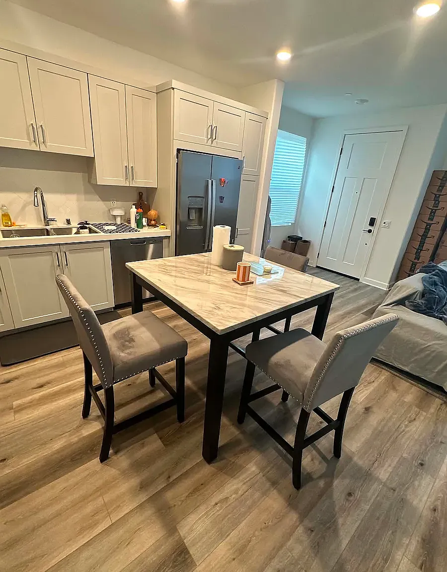 3 bed, 2.5 bath, 1670 sqft, $4,200 — Photo 3