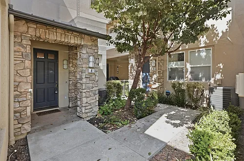 6 Colonial Way #61 Photo 1