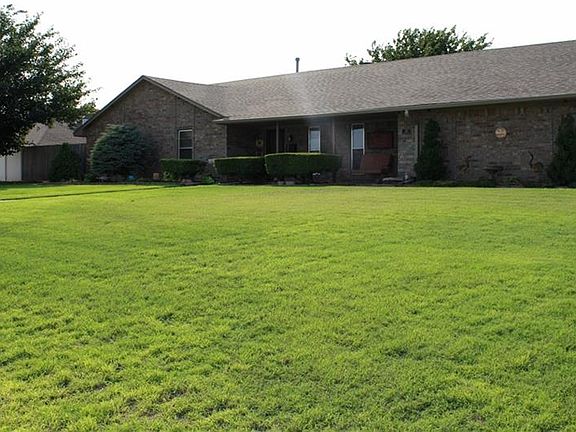 2nd image of 113 Clubhouse Dr