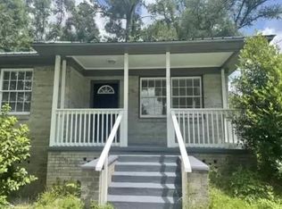 28 W Barnes Ave, Chattahoochee, FL 32324