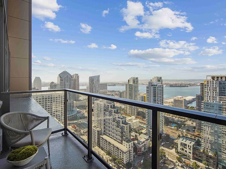 Shoootin-11-TheLindley-Penthouse-Balcony-1