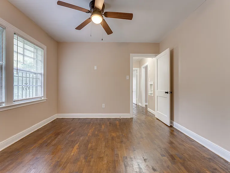 1500 W Short 17th St — Photo 16
