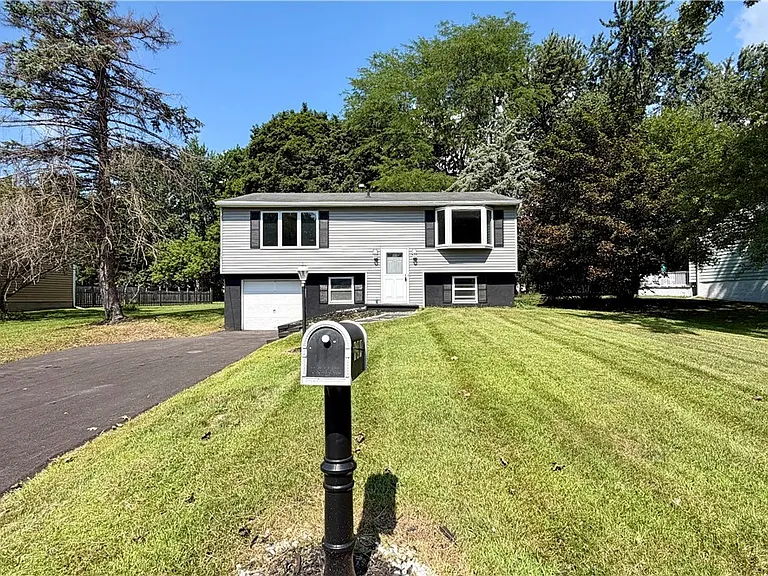 104 Finwood Dr — Photo 2