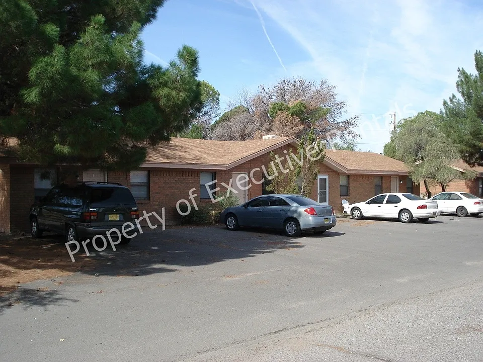 463 Salopek Blvd