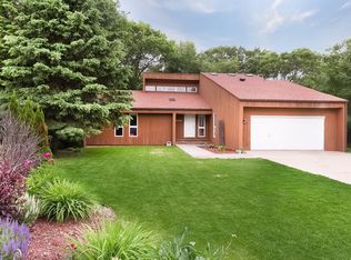 17152 Round Lake Rd, Eden Prairie, MN 55346