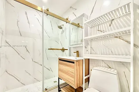 5 bed, 3000 sqft, $10,000 — Photo 4
