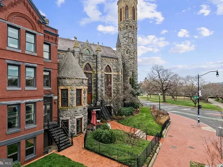 611 Maryland Ave NE — Photo 1