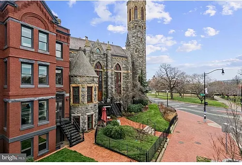 611 Maryland Ave NE Photo 1