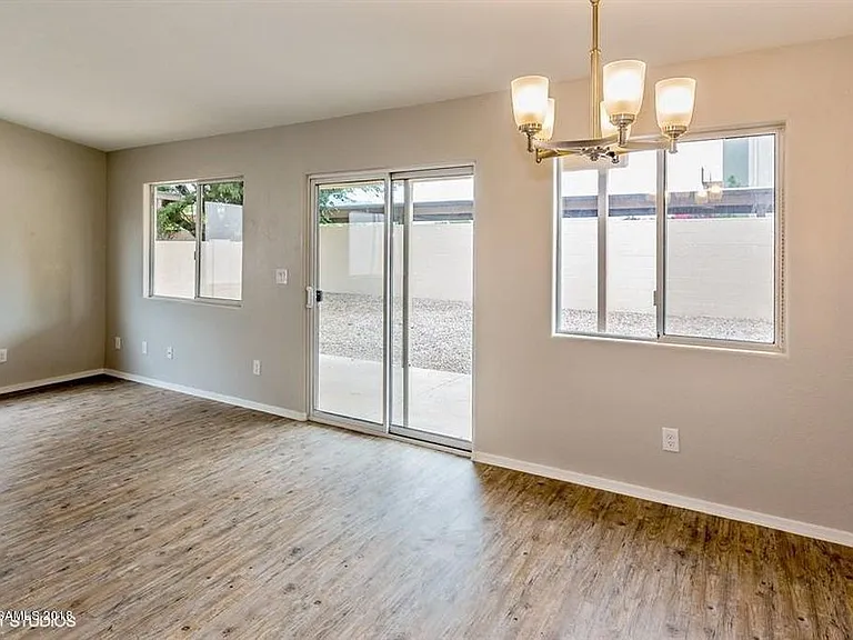 808 Four Winds Cir — Photo 1