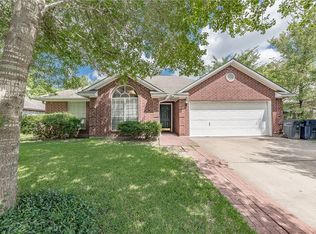 1107 Bayou Woods Dr, College Station, TX 77840