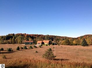 7911 N 7th Rd, Mesick, MI 49668