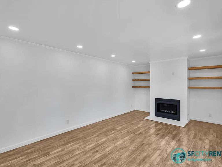 1043 Dolores St — Photo 4