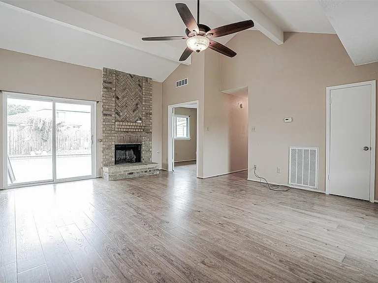 1103 W Brompton Dr — Photo 6