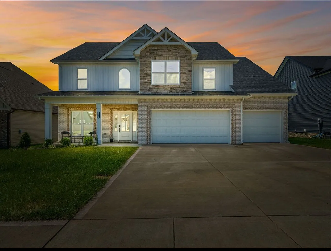 6 bed, 2664 sqft, $2,200 — Photo 1