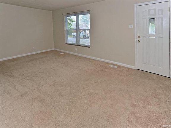 4th image of 4017 Robert Ave