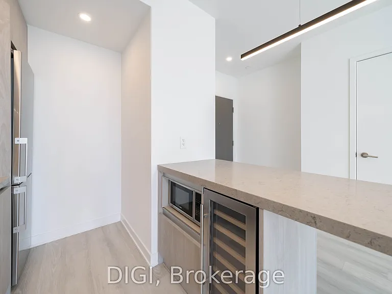57 Spadina Ave #810 — Photo 10
