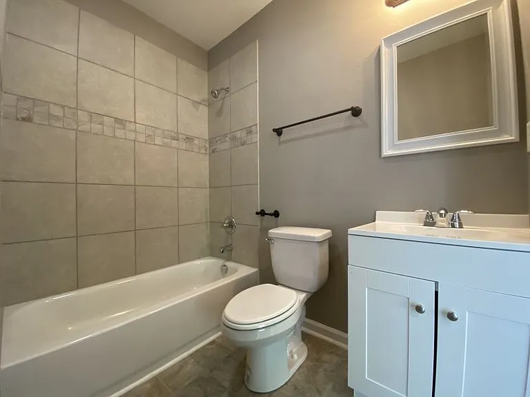 2304 Valmar St — Photo 4