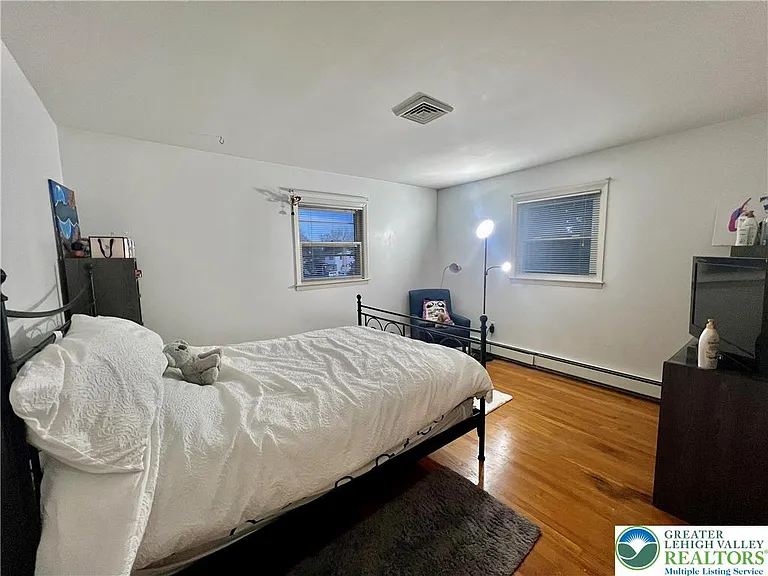 1160 Brentwood Ave — Photo 9