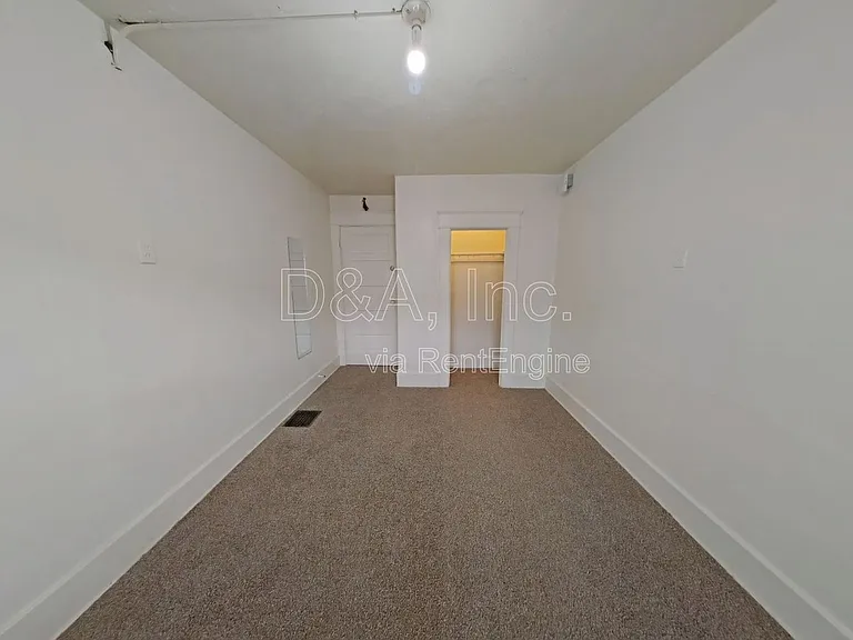 242 NW 15th St #5 — Photo 3