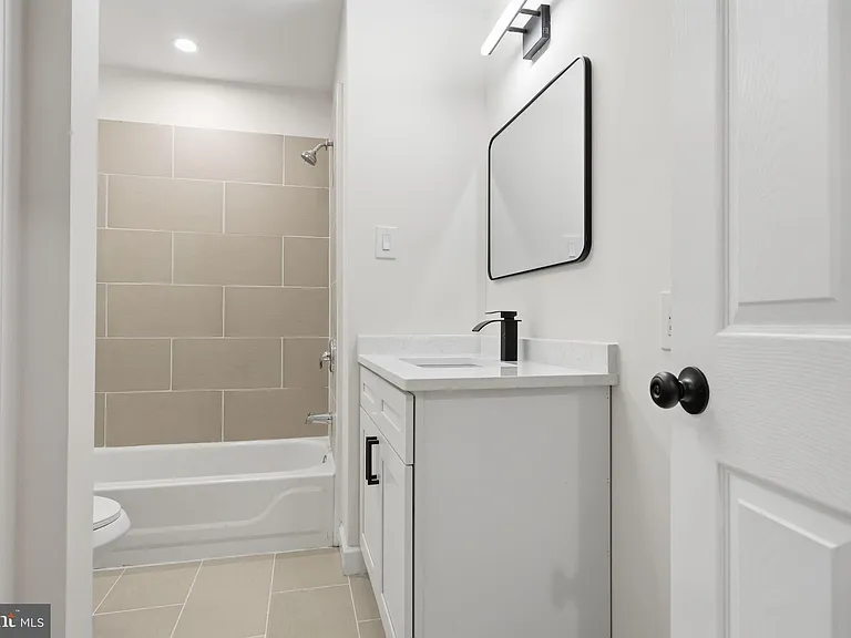 1908 N Croskey St — Photo 14