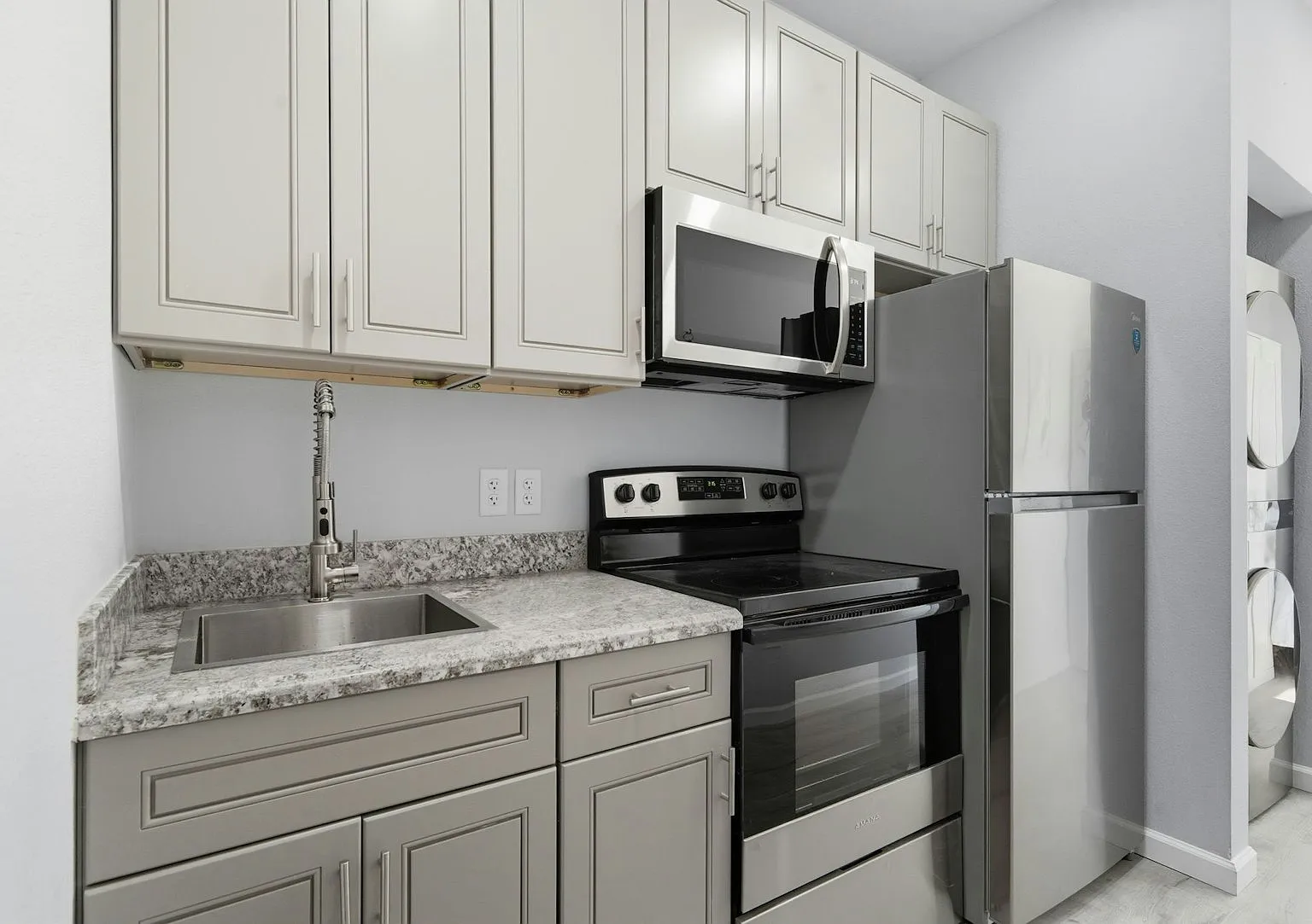 624 Avenue H, Unit B — Photo 2