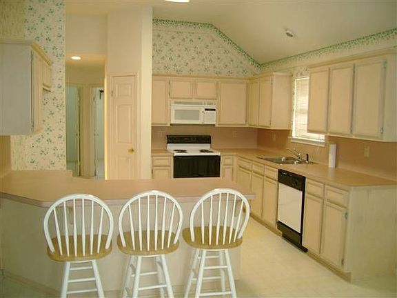 5th image of 1073 Green Meadow St