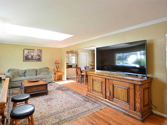 4th image of 90 Heilman Ave