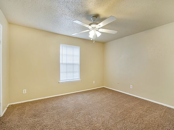 3rd image of 100 SE Gardens Blvd