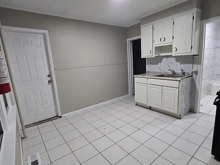 164 Watson Ave #G1 — Photo 2
