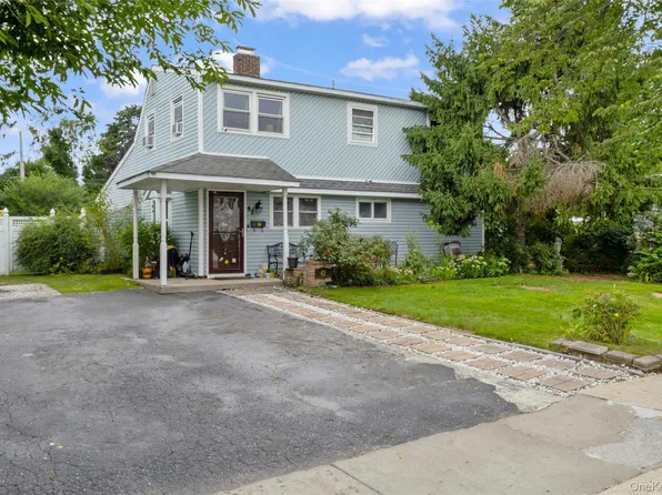 42 Mockingbird Lane, Levittown, NY 11756