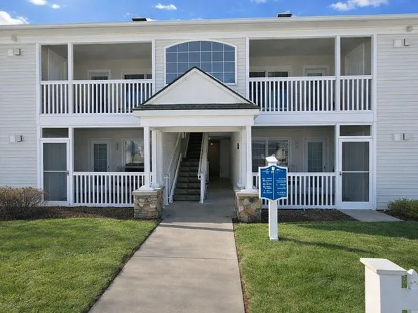 2775 S Knightsbridge Cir, Ann Arbor, MI 48105