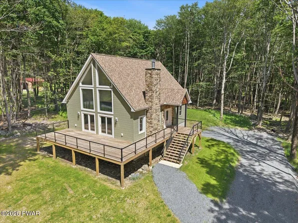 131 Sunset Dr, Greentown, PA 18426