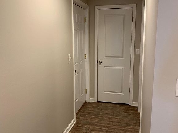 Entrance Hall with Front door - Entrance Closet and Laundry doors