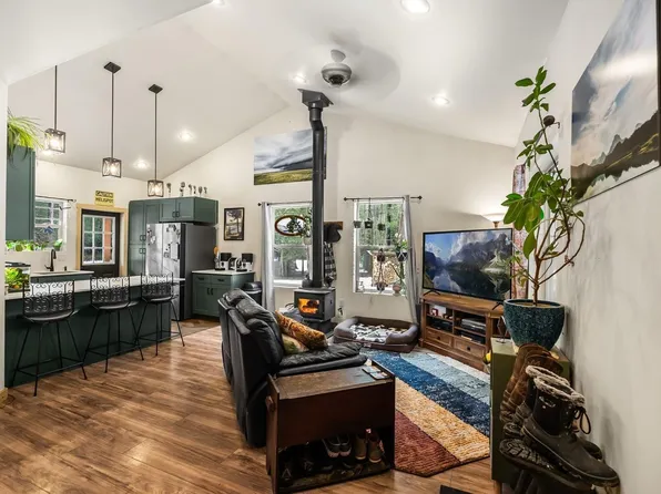 870 Samuels Rd, Sandpoint, ID 83864