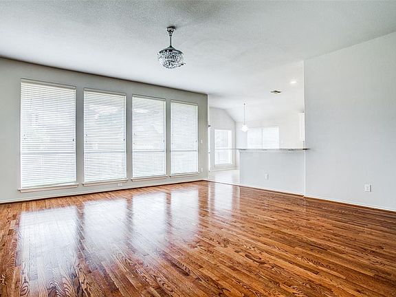5th image of 6519 Fox Glen Dr