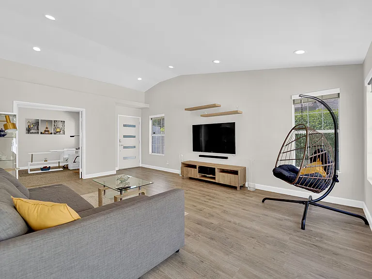 2505 Sea Venture Dr — Photo 6