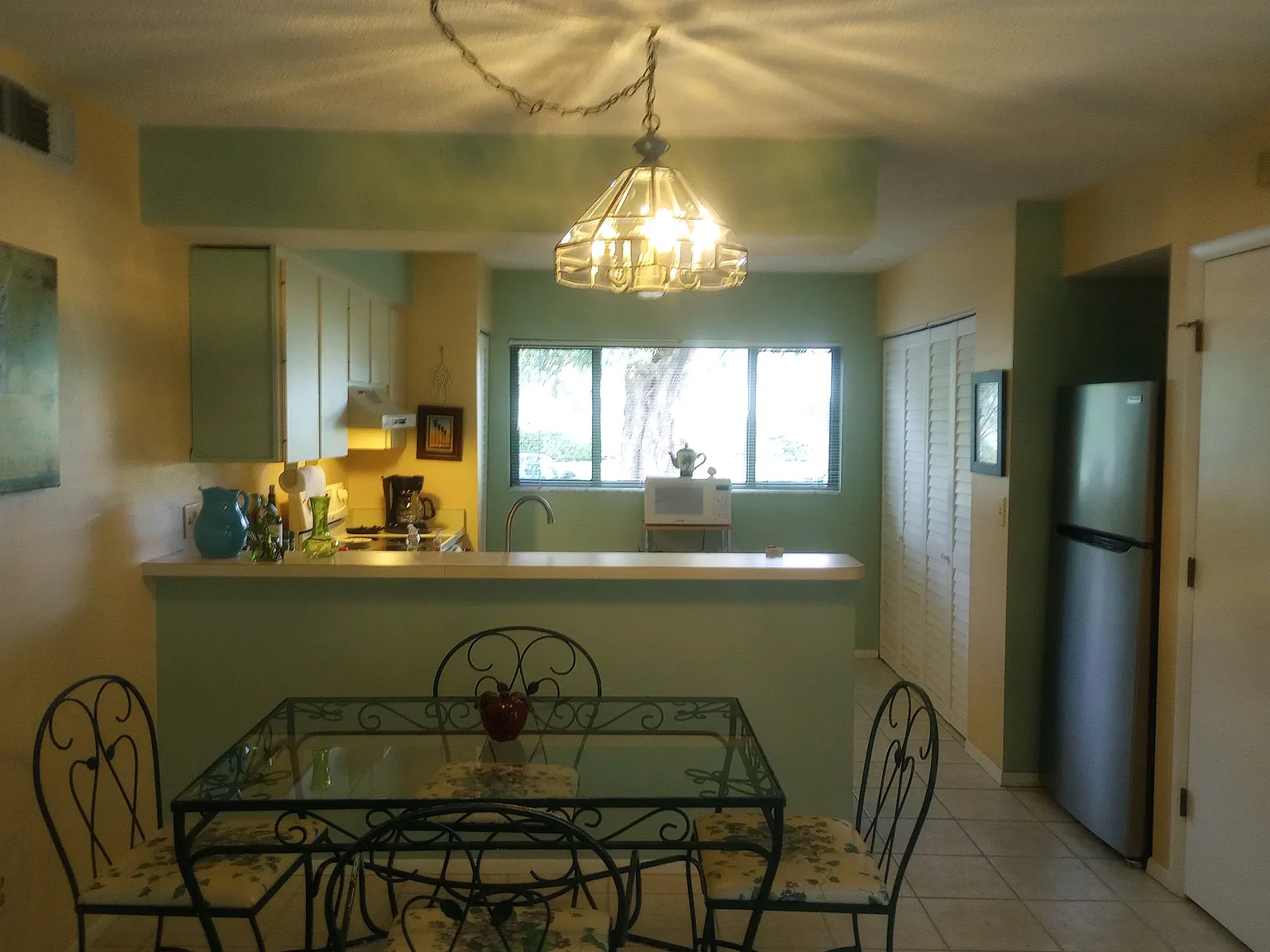 2 bed, 1054 sqft, $1,600 — Photo 2