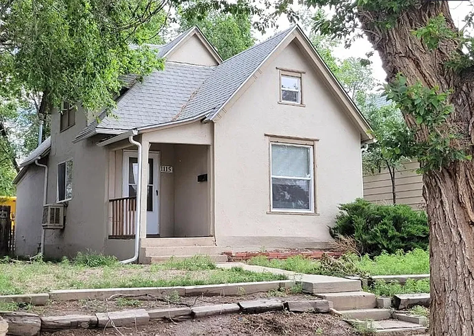 3 Bedroom House For Rent! — Photo 1
