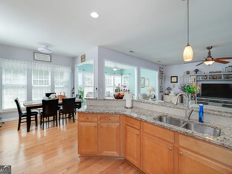230 Begonia Ct — Photo 13