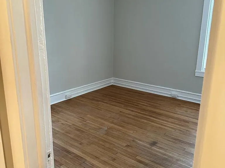 2400 Barton Ave — Photo 26