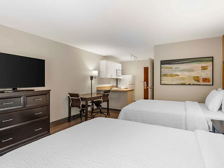 Studio Suite - 2 Full Beds