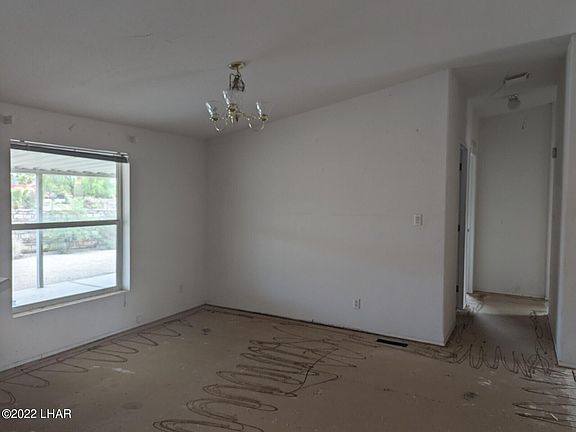 3rd image of 49594 Emerald Ave