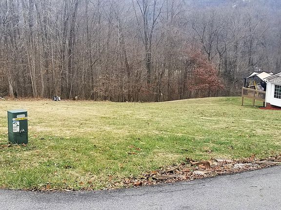 5th image of 249 Moccasin Hills Dr