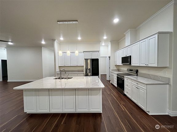 4th image of 4916 69th Avenue NW